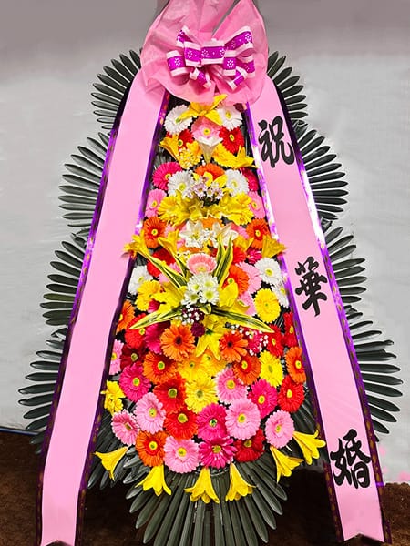 더베뉴지서울 인근 상가 번영회 및 소상공인 협회에서 보내온 축복 화환