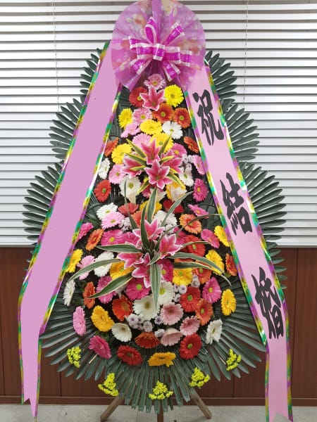 더베뉴지서울 협력기관 임직원분들이 축복하며 보내온 화환